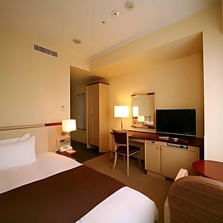 Smoking Semi-Double Room