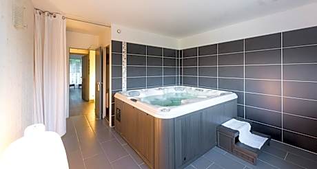 Logis Latitude Ouest Hôtel Restaurant & Spa