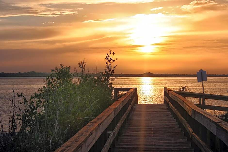 Cozy Studio Suite Near Beach w Kitchenette #5