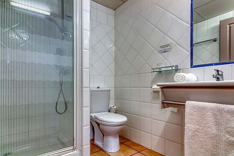 Logis Hôtel Les II Mas - Perpignan Sud