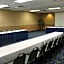 Days Inn & Suites by Wyndham Bridgeport - Clarksburg
