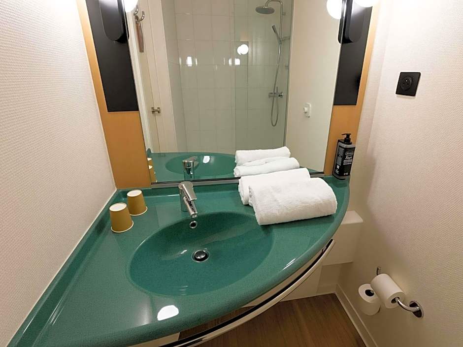 ibis Lyon Est Bron