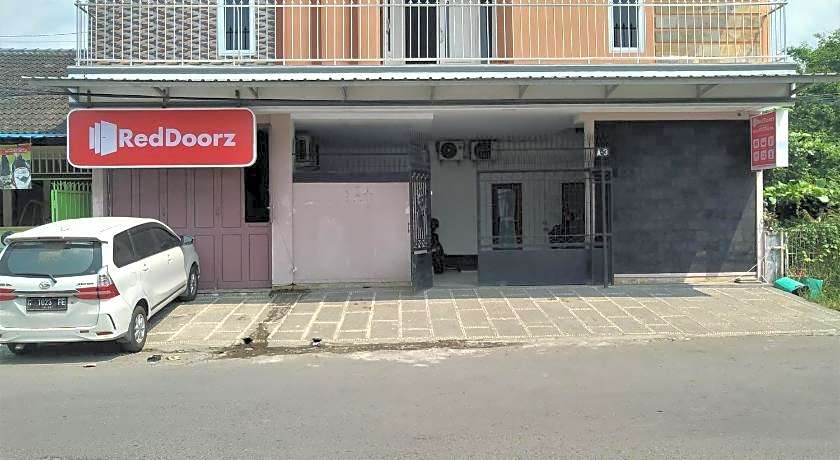 RedDoorz Syariah near RS Mitra Keluarga Tegal