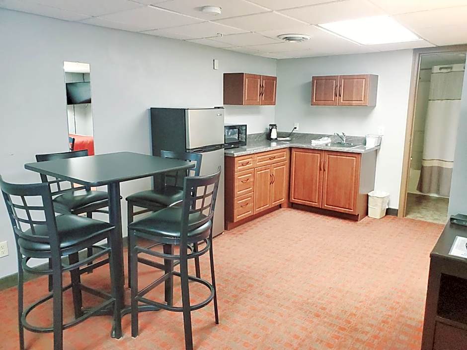 Blackstone Lodge and Suites