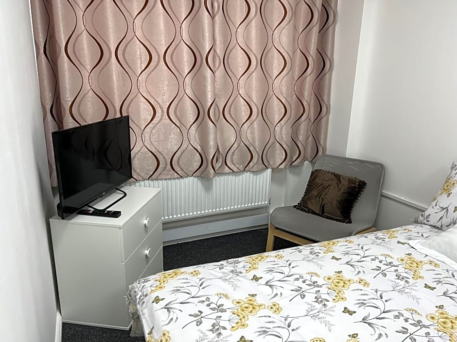 Lovely Double Room in serviced apartment - London