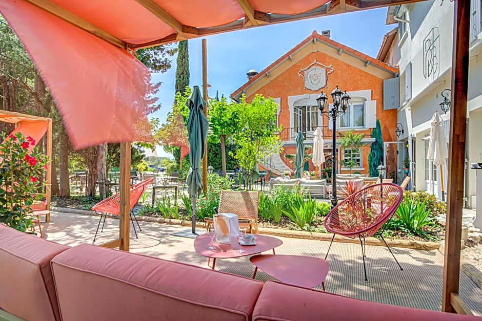 Logis Hotel Le Blason de Provence
