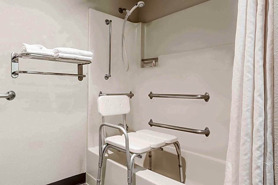 Super 8 by Wyndham LaGrande