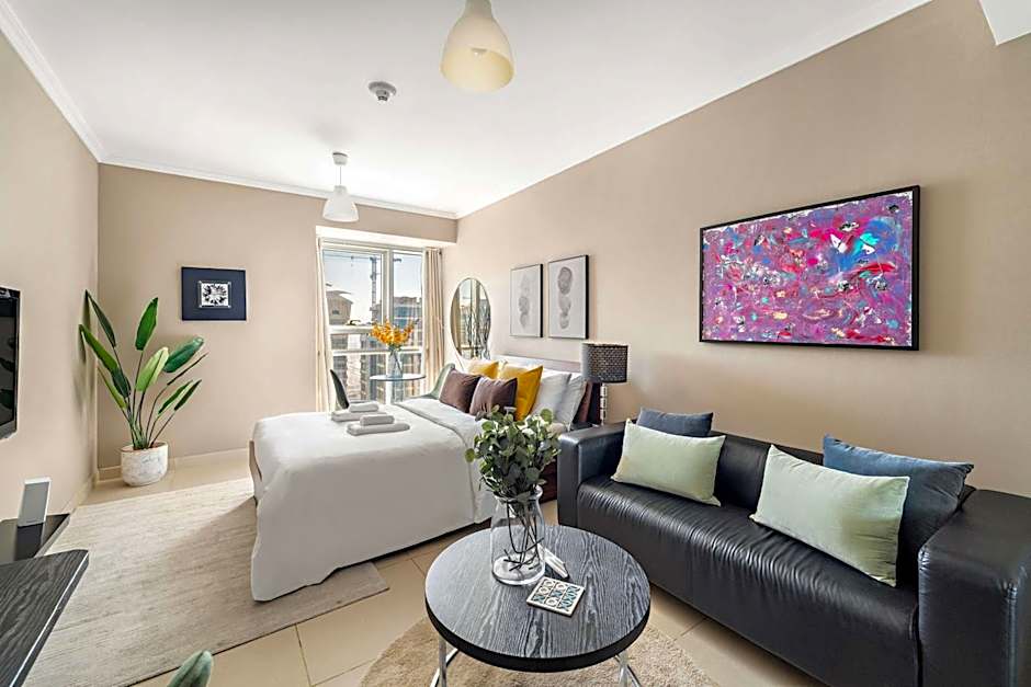 Silkhaus Modern Studio near Almas in West Lake