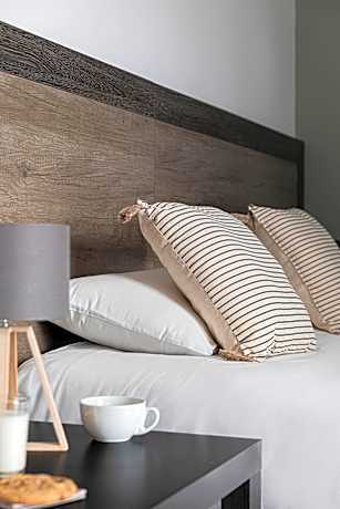Family Room - Twin Beds