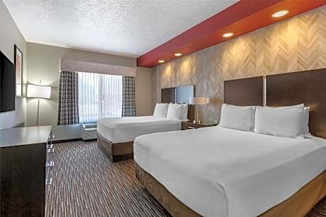 Queen Suite with Two Queen Beds and Kitchen