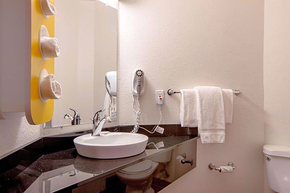 Seasons Inn Traverse City