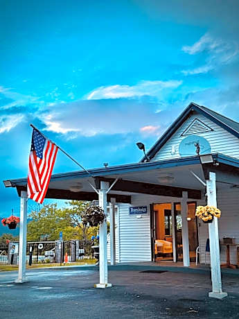 Travelodge by Wyndham Lake George NY