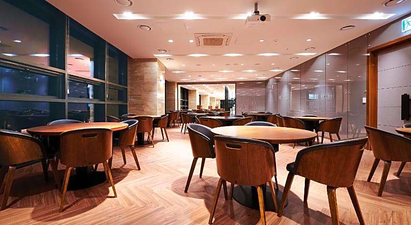 Traum Valley Hotel - formerly jeongseon intoraon hotel