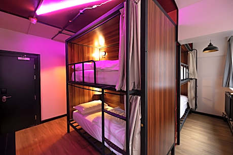 6 Bed Mixed Dormitory Room