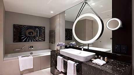 Junior King Suite