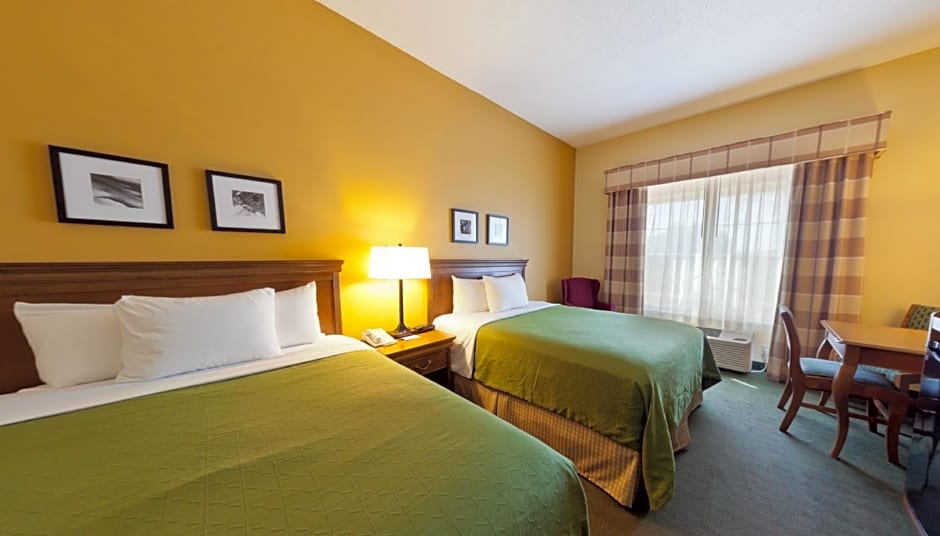 Country Inn & Suites by Radisson, Salina, KS