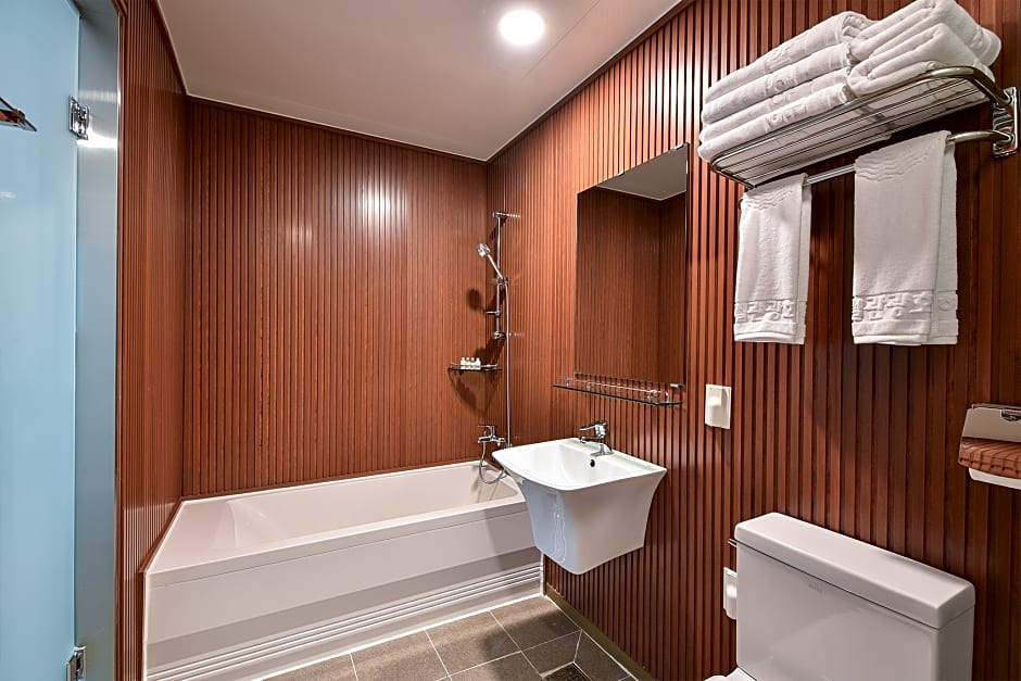 Sea & Moon Tourist Hotel