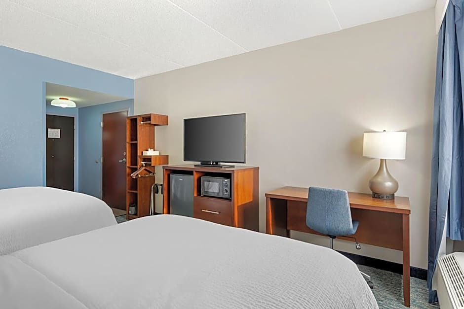 Garner Hotel Warren Northwest