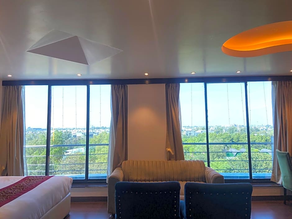 Hotel Signature Grand