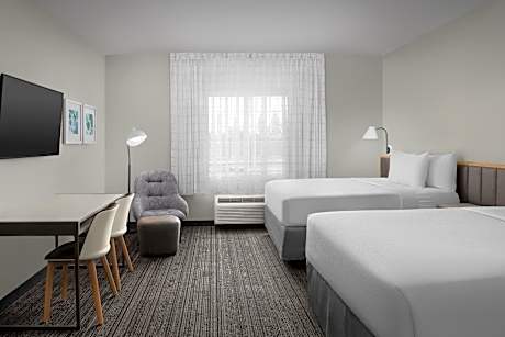 Studio with Two Queen Beds and Adapted Tub - Mobility Accessible