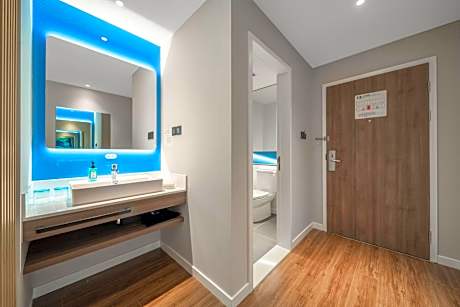 High Floor Standard Twin Room