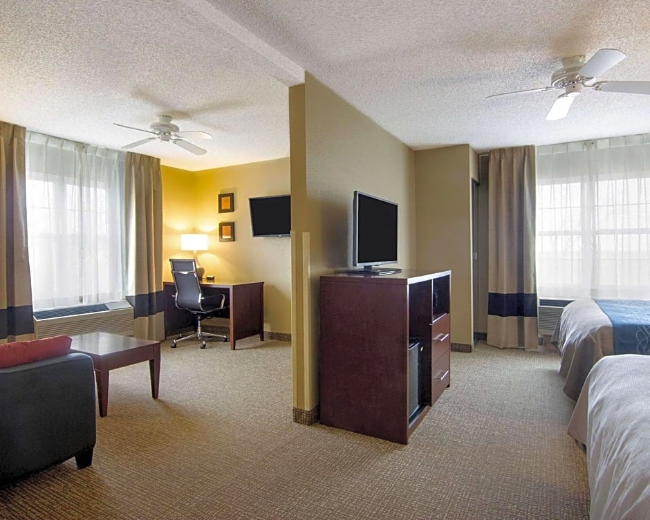 Comfort Inn & Suites Grafton-Cedarburg