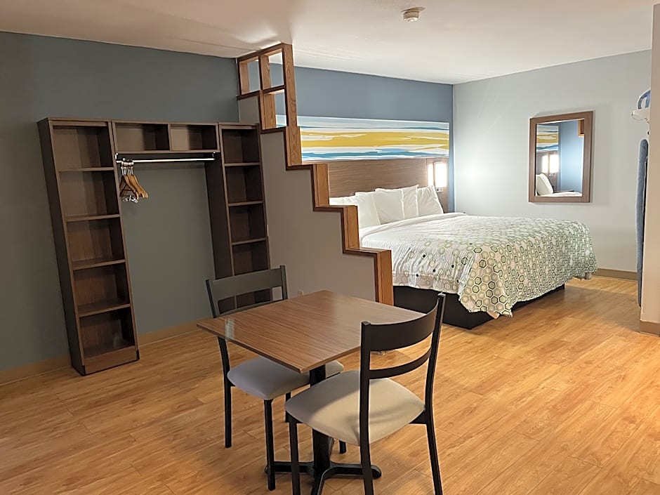 HomeTowne Studios Amarillo West