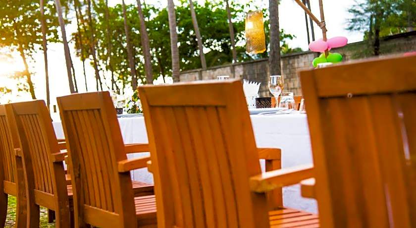 Villa Thalanena By The Beach