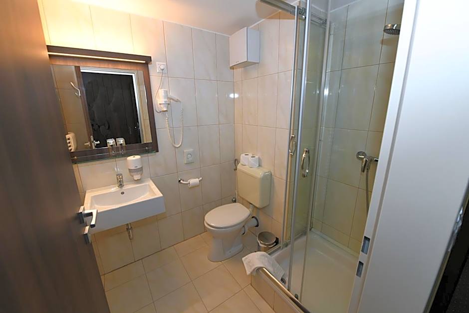 Jade Hotel-Ezüsthíd Hotel