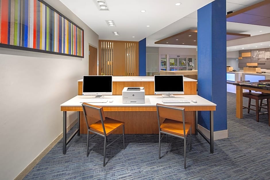 Holiday Inn Express & Suites - Chico, an IHG Hotel