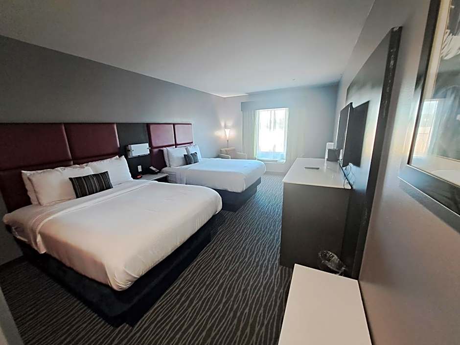 Del-Mar Airport Inn & Suites