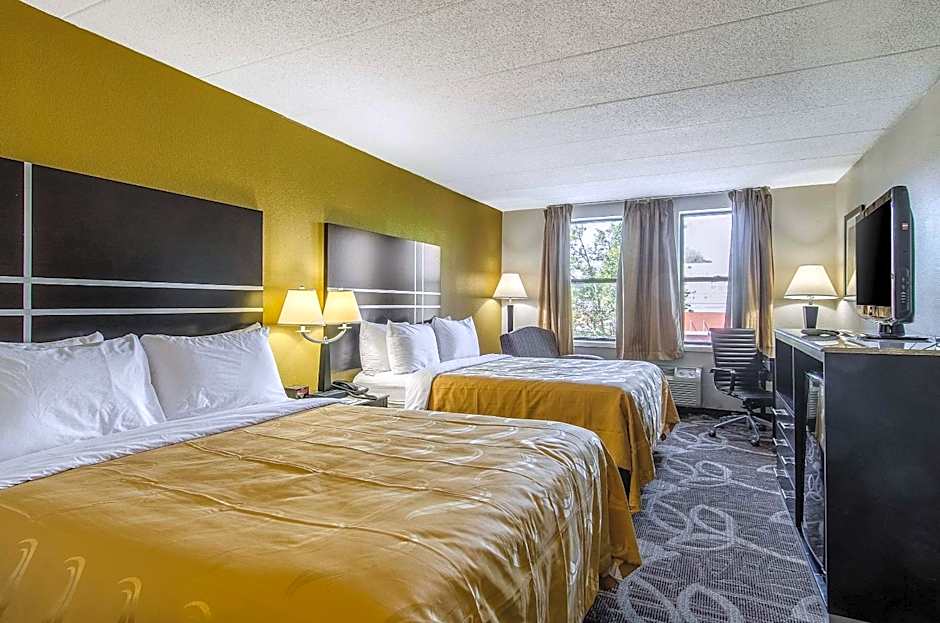 La Casa Inn & Suites-Middleboro