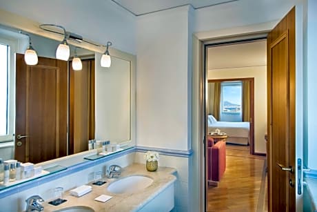 Suite, 1 Bedroom (1 King Bed)