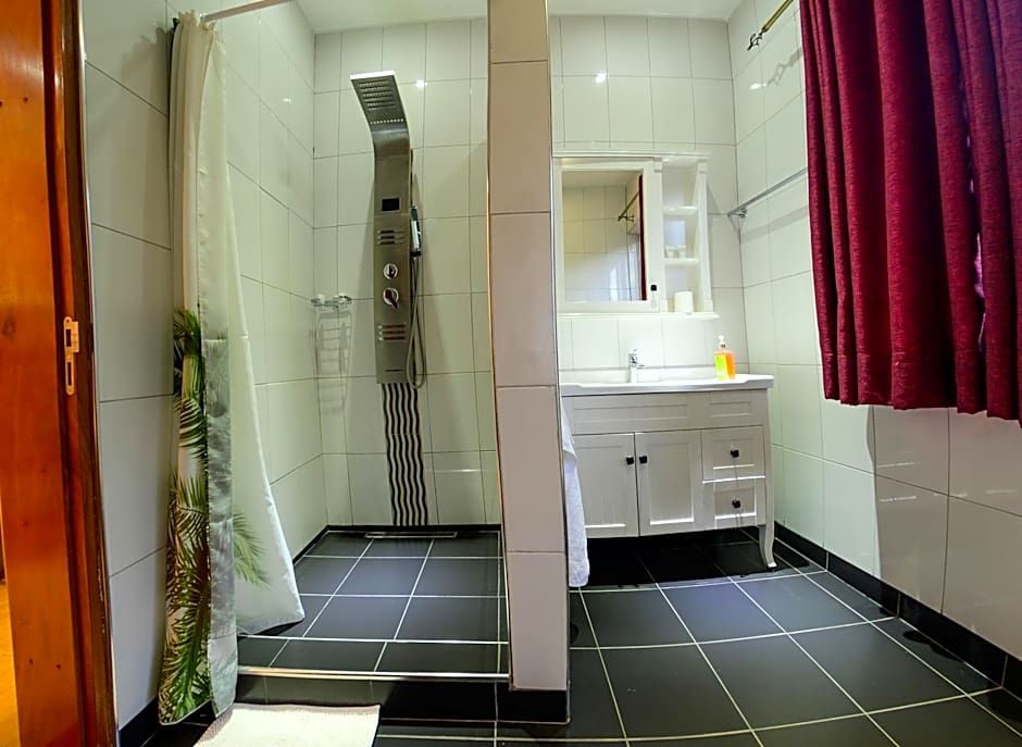 2 Friends JINJA Guesthouse