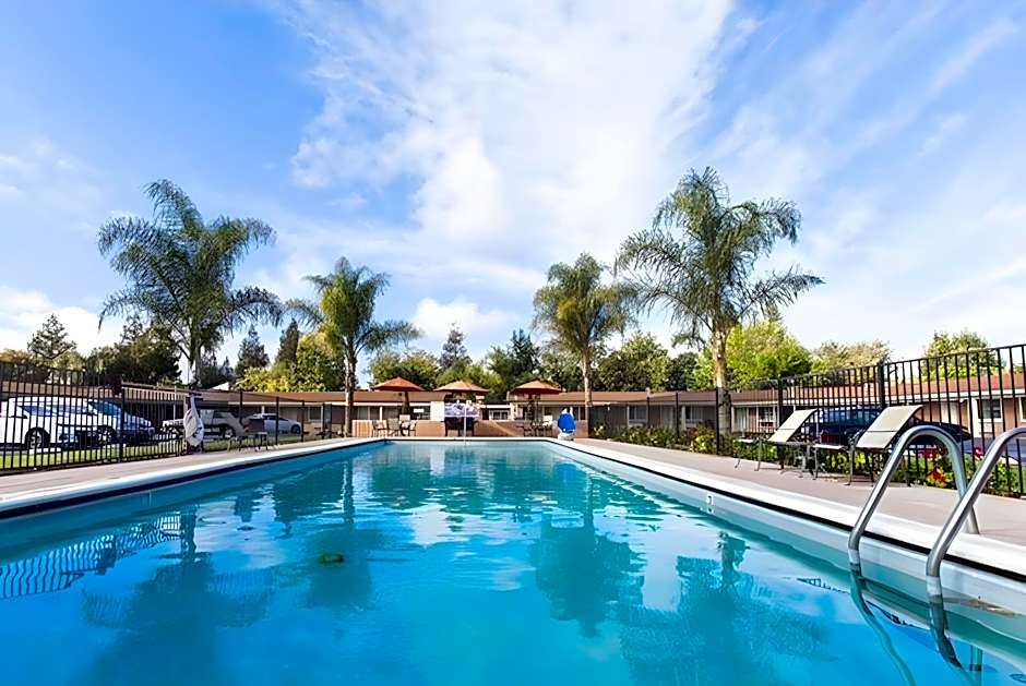 Tri Valley Inn And Suites