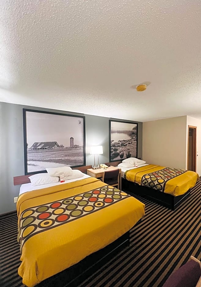 Super 8 by Wyndham Humboldt