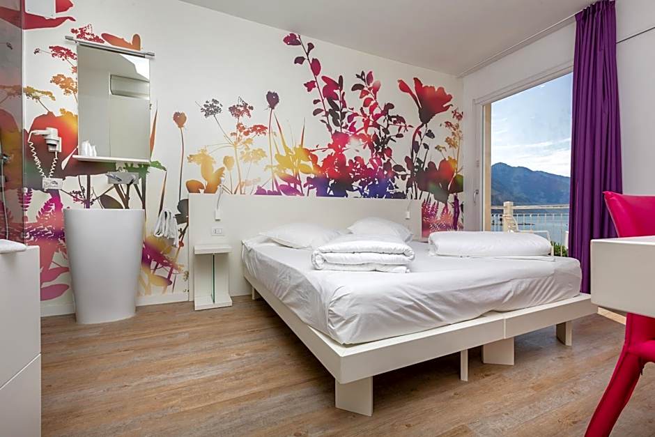 Hotel Baia Azzurra - Lake Front