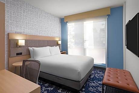 Queen Room with Walk-In Shower - Ground Floor/Non-Smoking