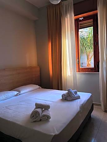 Deluxe Double Room with Side Sea View