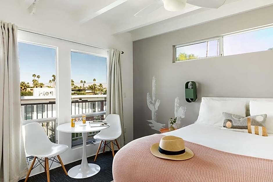 The Wesley by AvantStay Mid-Century Modern Oasis with Pool