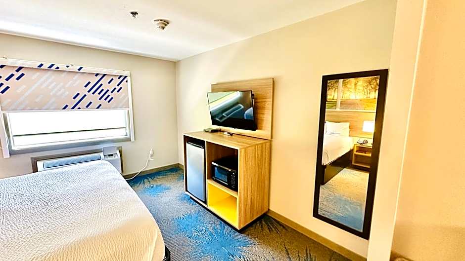 Days Inn & Suites by Wyndham Wynne