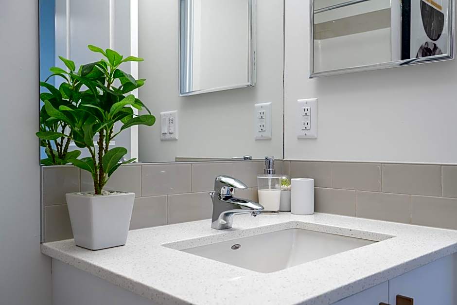 Stylish Getaway 2BD Basement by YMCA and South Health Campus Hospital