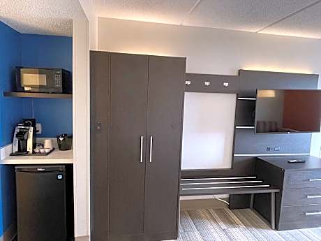 1 King Bed Suite With Sofa Bed Non-Smoking