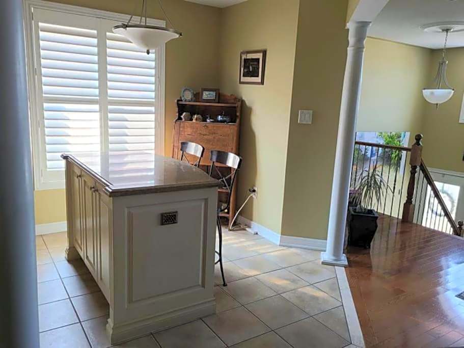 Top Floor of House in S Vaughan All to Yourself