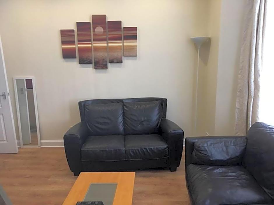 MARLEY MANSIONS APARTMENT - Clarendon