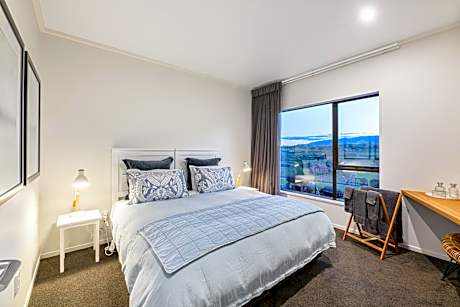 Two-Bedroom Apartment with Lake View