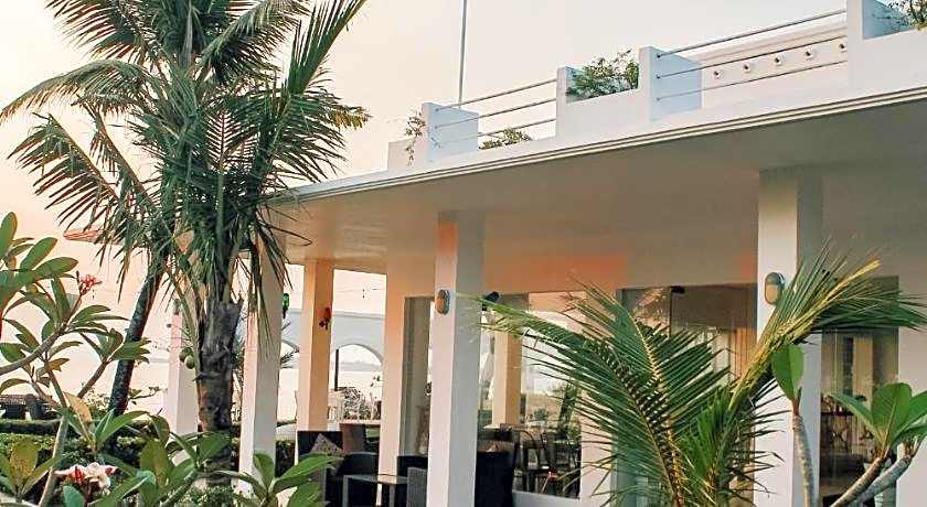 Seaside Villa & Muse Beach Resto