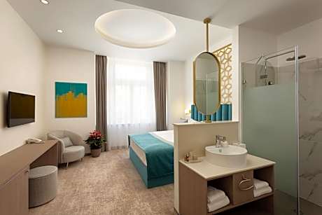 Mera Hotel