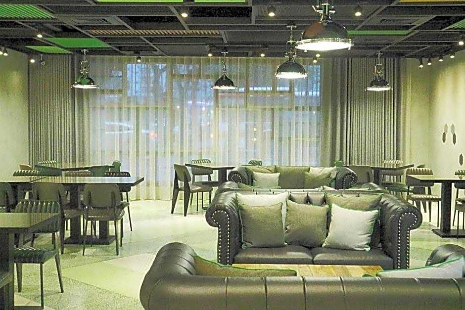 Green World Triple Beds