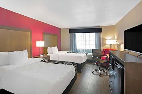 2 Queen Beds Mobility/Hearing Impaired Accessible Room Non-Smoking